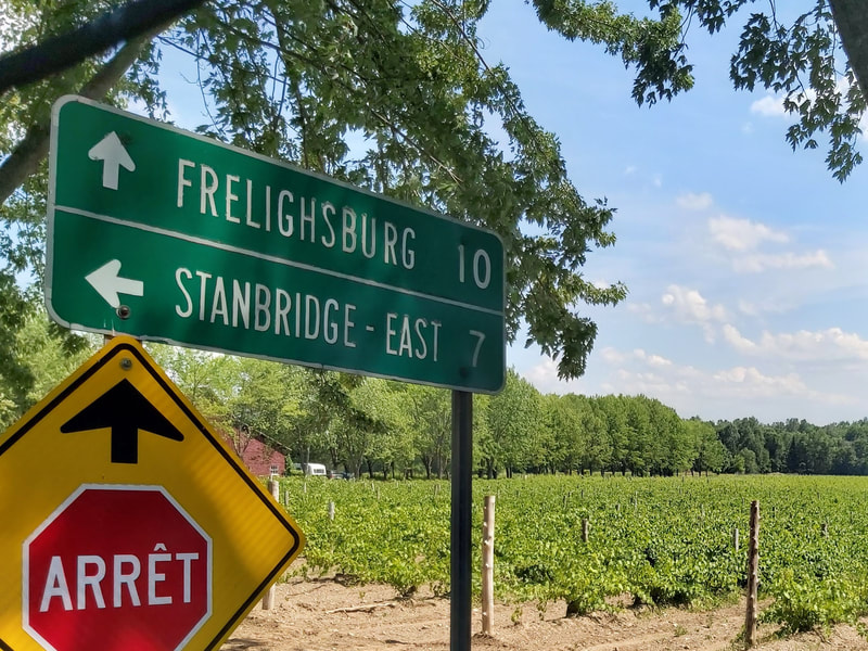 Panneau indiquant les villages de Frelighsburg et Stanbridge-East.